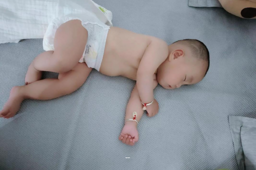 新余宝宝突然很多眼屎